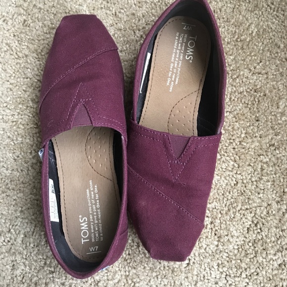 Gently worn Toms. Size 7. Burgundy color - Picture 3 of 4